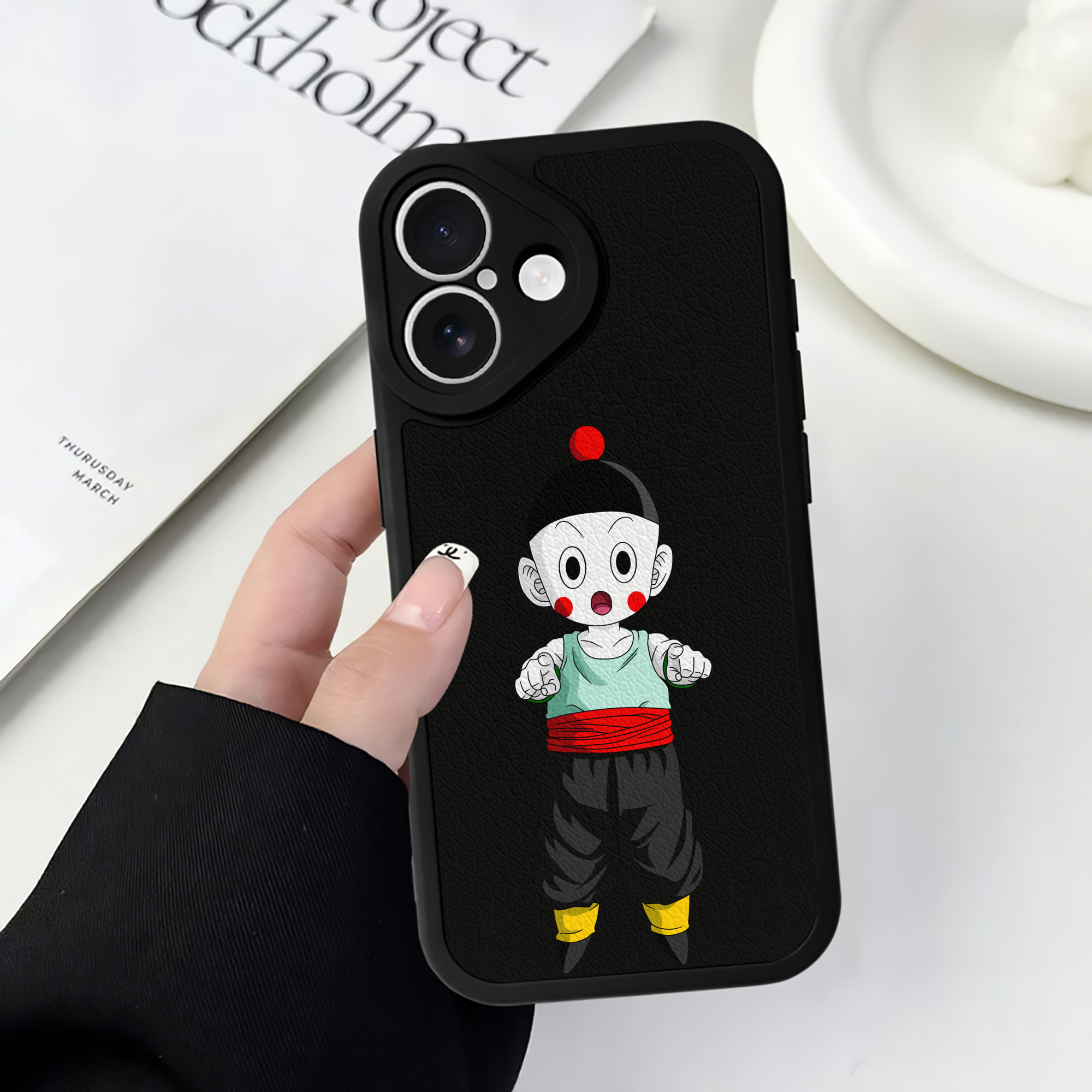 （画像用） ドラゴンボール 餃子（チャオズ）DRAGON BALL Chaoz 【iPhone 16シリーズ対応】シリコンスマホケース（レザー調） 材質：シリコン